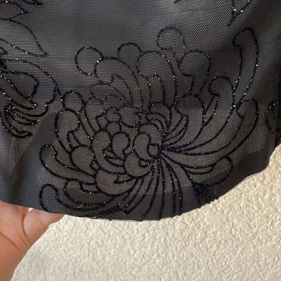 Black sleeveless floral top - Picture 3 of 5